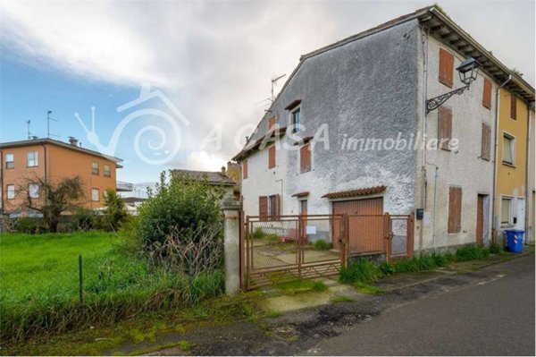 casa indipendente in vendita a Polesine Zibello in zona Pieveottoville