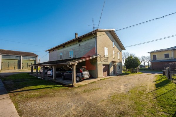 casa indipendente in vendita a Polesine Zibello in zona Zibello