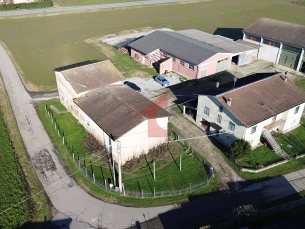 casa indipendente in vendita a Polesine Zibello in zona Zibello