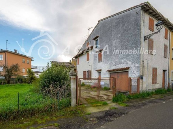 casa indipendente in vendita a Polesine Zibello in zona Pieveottoville