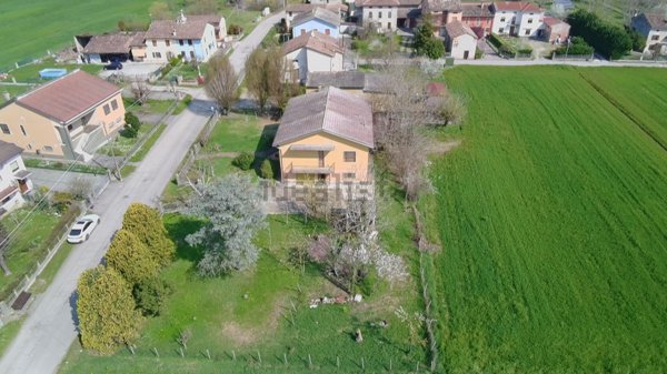 casa indipendente in vendita a Polesine Zibello in zona Vidalenzo