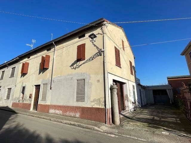 casa indipendente in vendita a Polesine Zibello in zona Pieveottoville