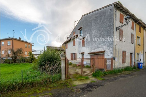 casa indipendente in vendita a Polesine Zibello in zona Pieveottoville