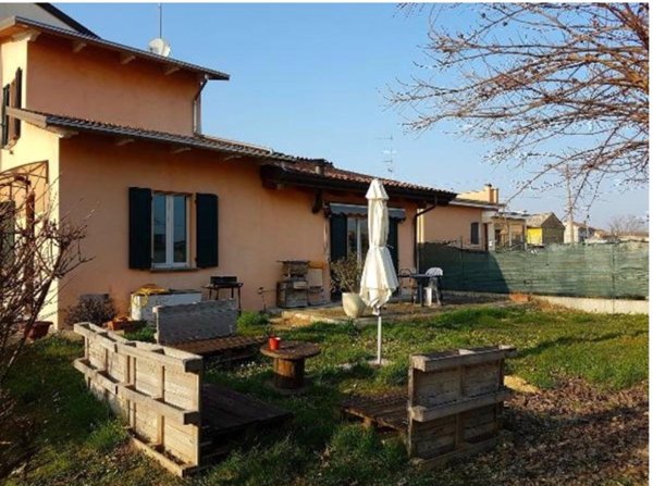 casa indipendente in vendita a Polesine Zibello