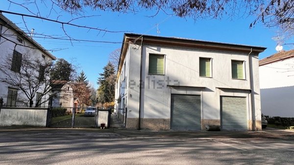 casa indipendente a Polesine Zibello in zona Ardola di Polesine Parmense