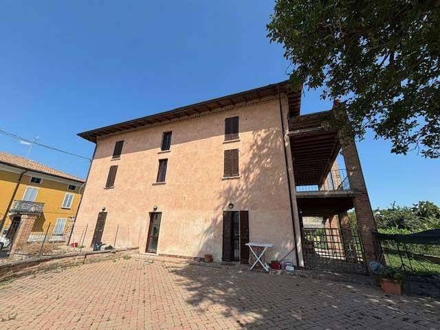 appartamento in vendita a Polesine Zibello in zona Polesine Parmense