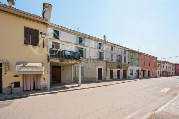 casa indipendente in vendita a Polesine Zibello in zona Pieveottoville