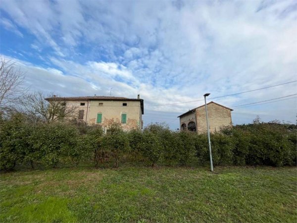 casale in vendita a Polesine Zibello in zona Santa Croce