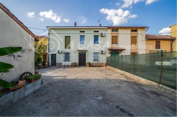 casa indipendente in vendita a Polesine Zibello in zona Santa Croce