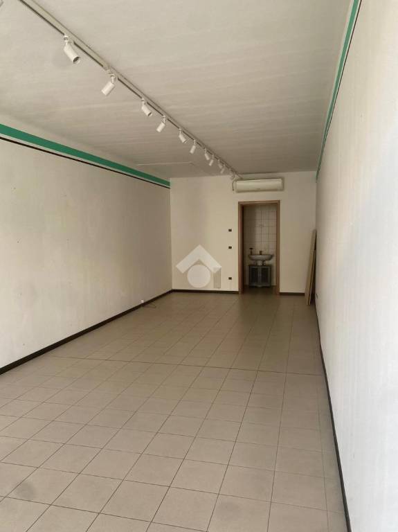 negozio in vendita a Sorbolo Mezzani in zona Sorbolo