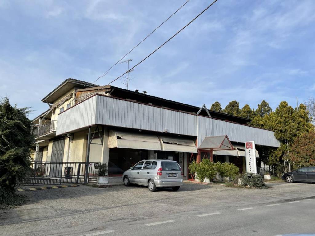 locale commerciale in vendita a Sorbolo Mezzani in zona Mezzano Superiore