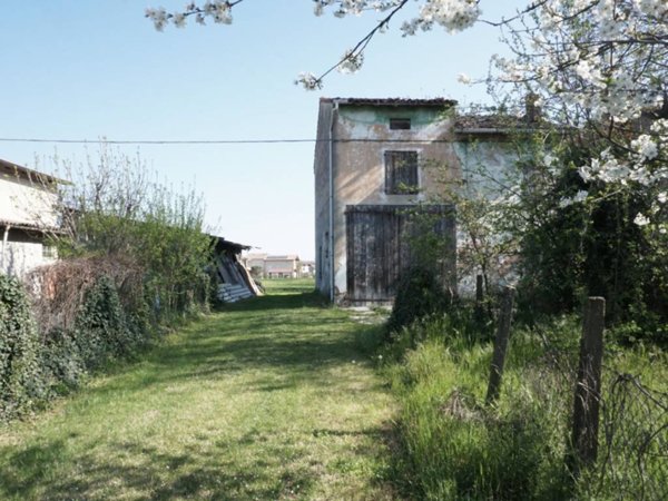 casa indipendente in vendita a Sorbolo Mezzani in zona Mezzano Superiore