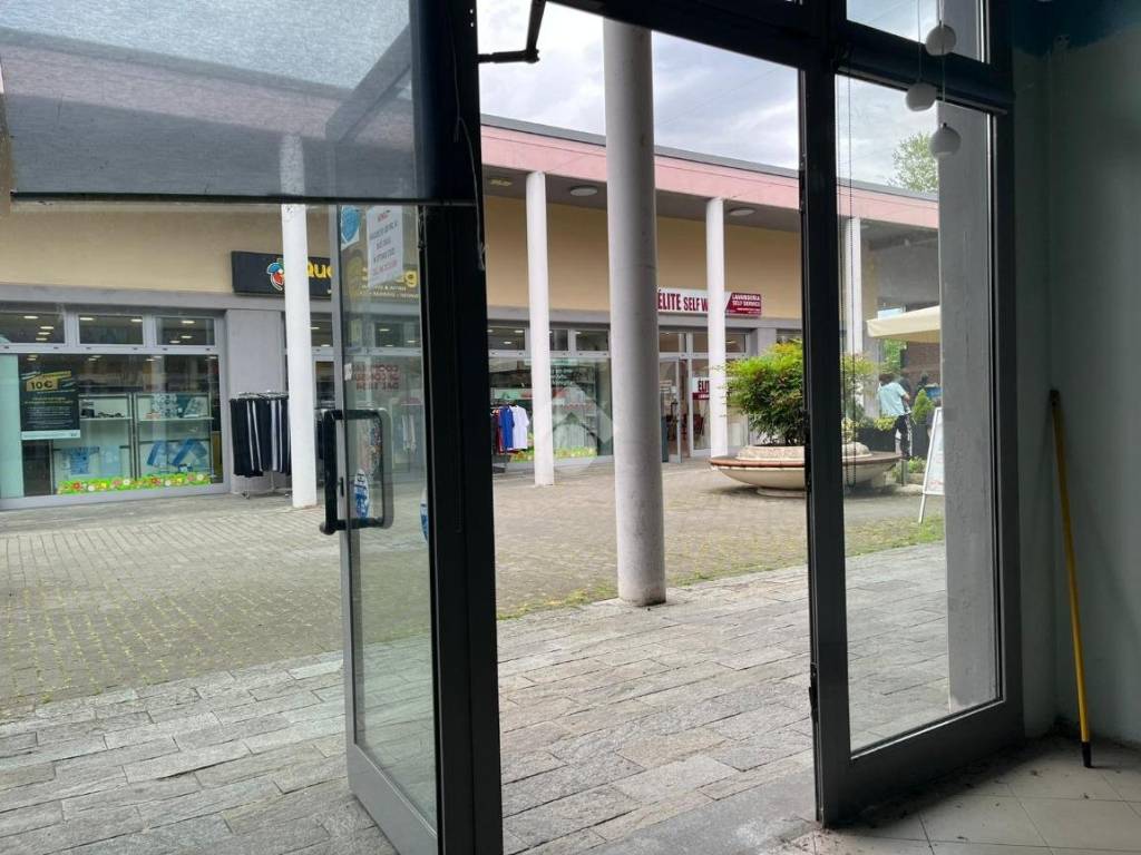 negozio in vendita a Sorbolo Mezzani in zona Sorbolo