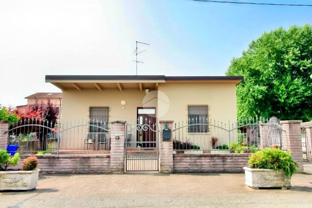 casa indipendente in vendita a Sorbolo Mezzani in zona Coenzo