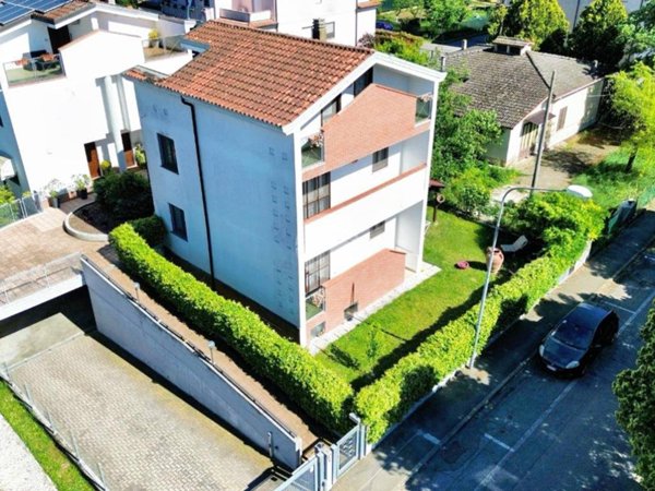 casa indipendente in vendita a Sorbolo Mezzani in zona Mezzano Superiore