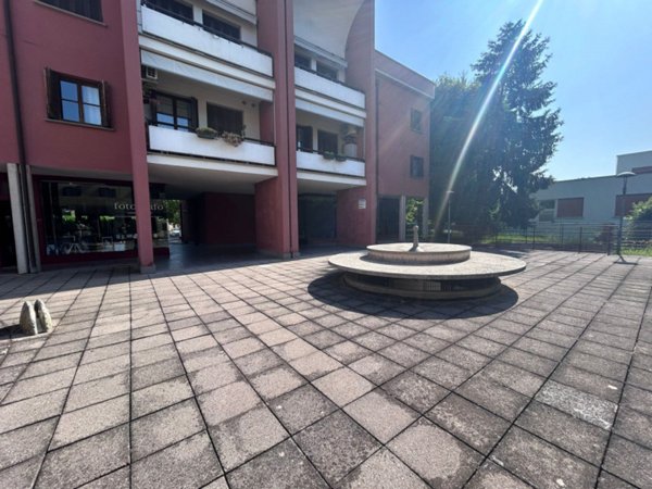 negozio in vendita a Sorbolo Mezzani in zona Sorbolo
