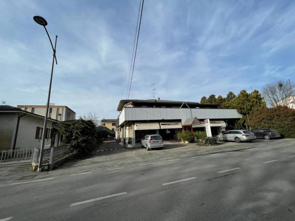 locale commerciale in vendita a Sorbolo Mezzani in zona Mezzano Superiore