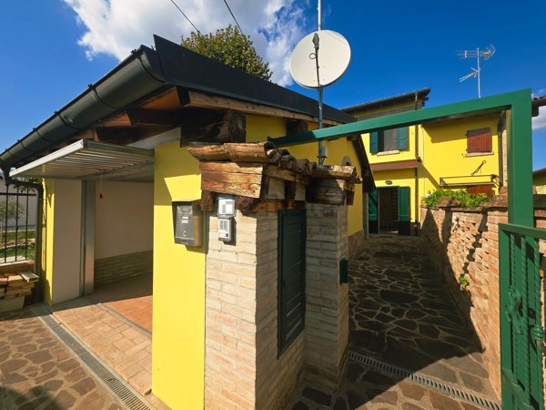 casa indipendente in vendita a Sorbolo Mezzani in zona Enzano