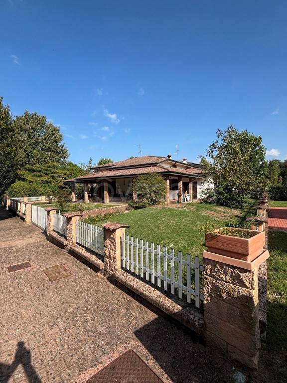 casa indipendente in vendita a Sorbolo Mezzani in zona Mezzani