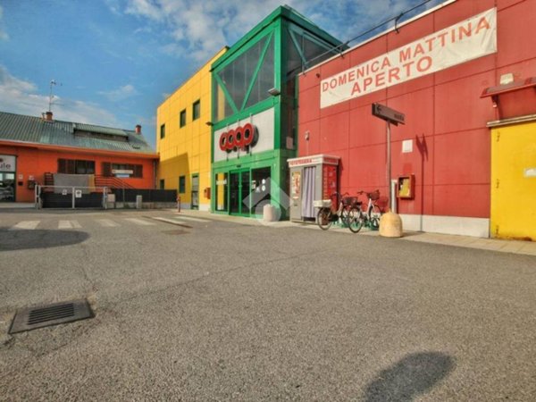 negozio in vendita a Santhià