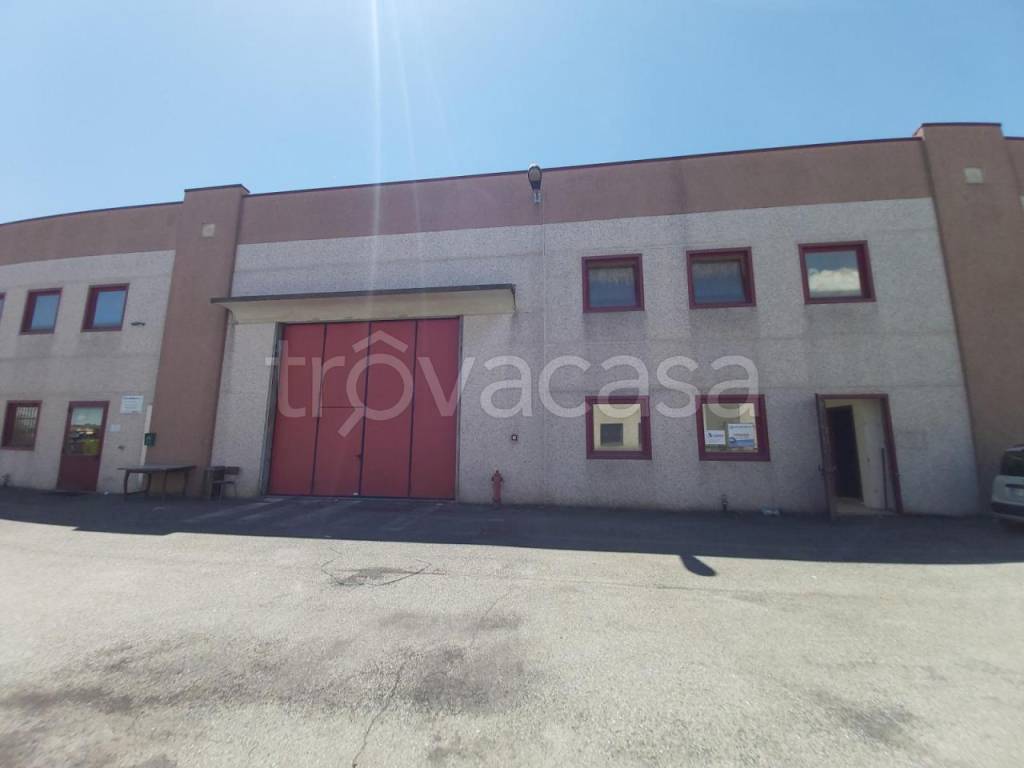 locale commerciale in vendita a Santhià