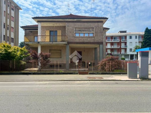 casa indipendente in vendita a Santhià