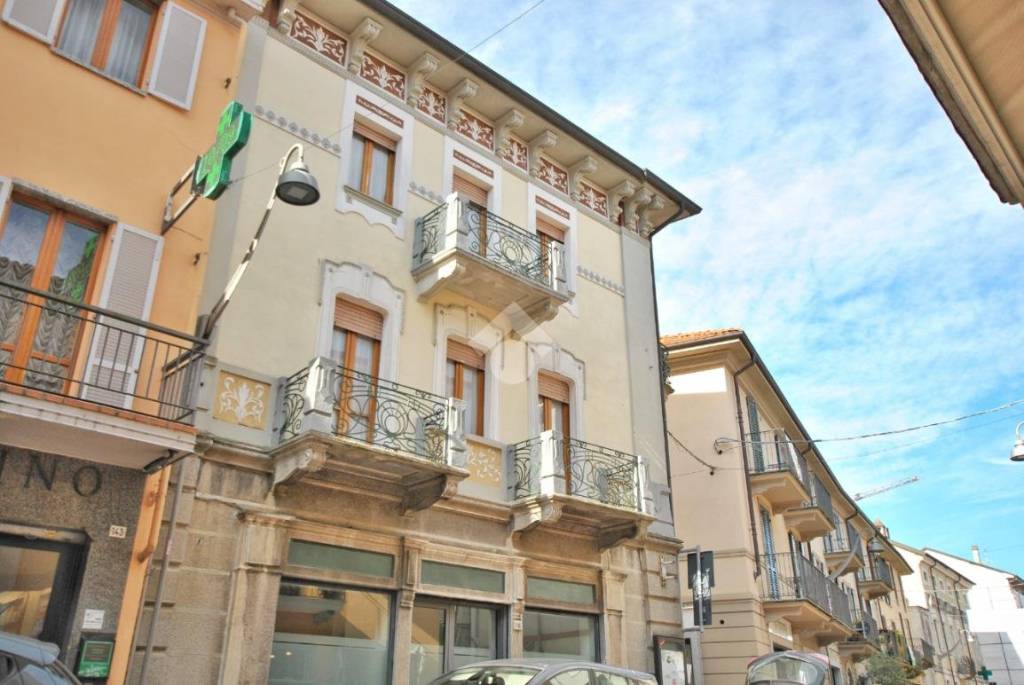 negozio in vendita a Santhià