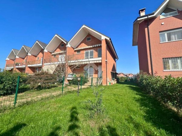 casa indipendente in vendita a Santhià