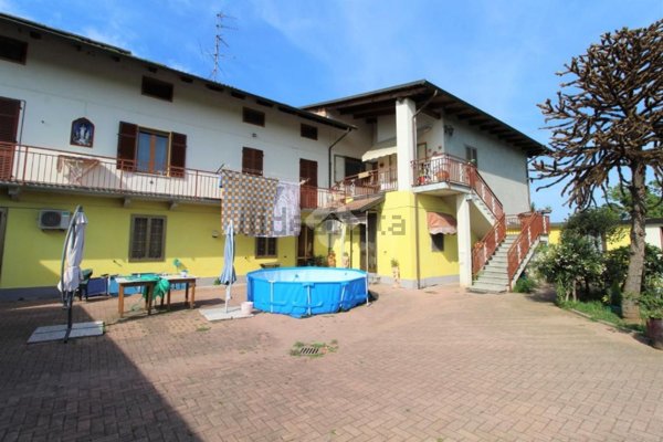 casa indipendente in vendita a Santhià