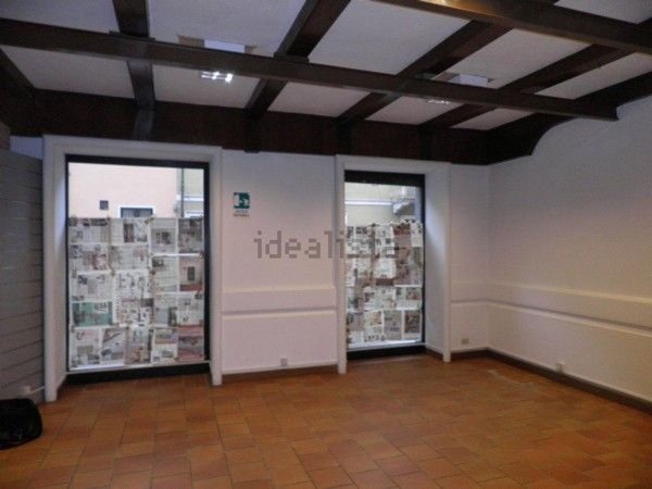 locale commerciale in vendita a Santhià
