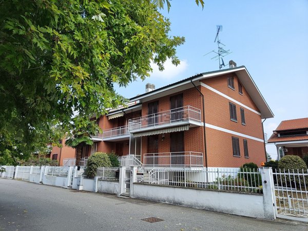 casa indipendente in vendita a Santhià