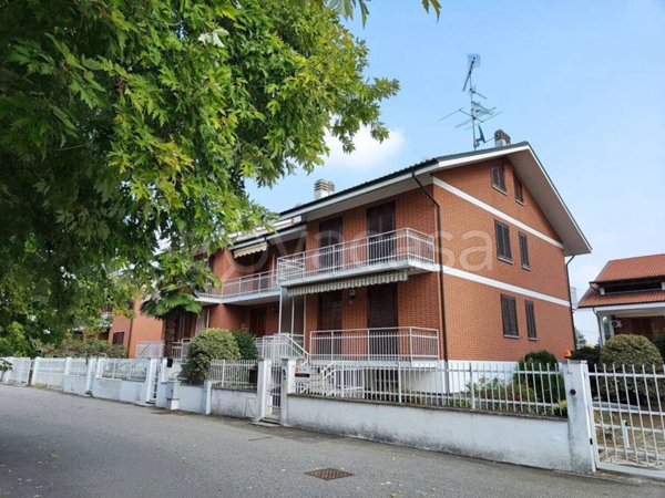 casa indipendente in vendita a Santhià