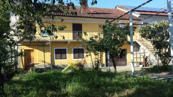 casa indipendente in vendita a Santhià