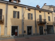 esavano in vendita a Santhià