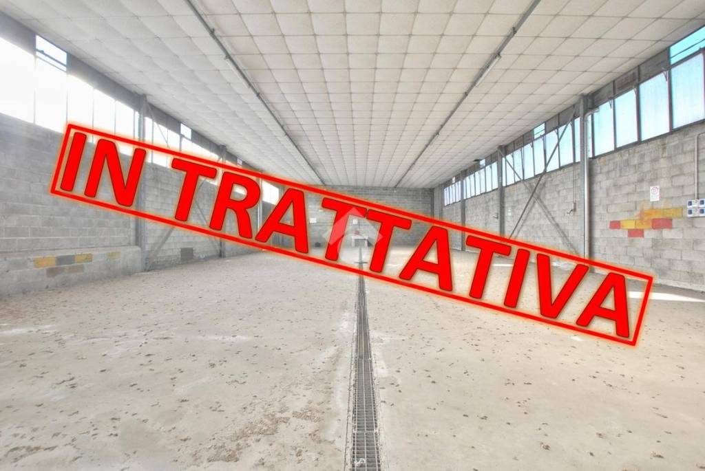 locale commerciale in vendita a Santhià