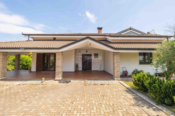 casa indipendente in vendita a Santhià