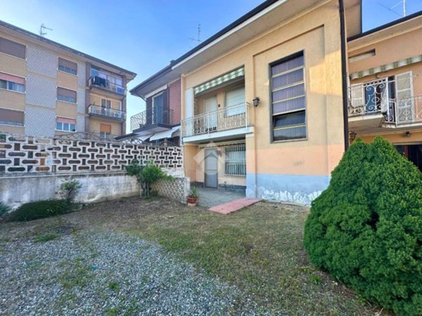 casa indipendente in vendita a Santhià