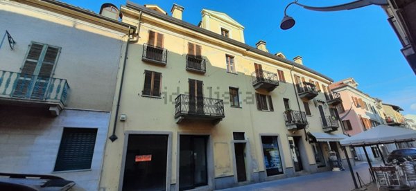 locale commerciale in vendita a Santhià