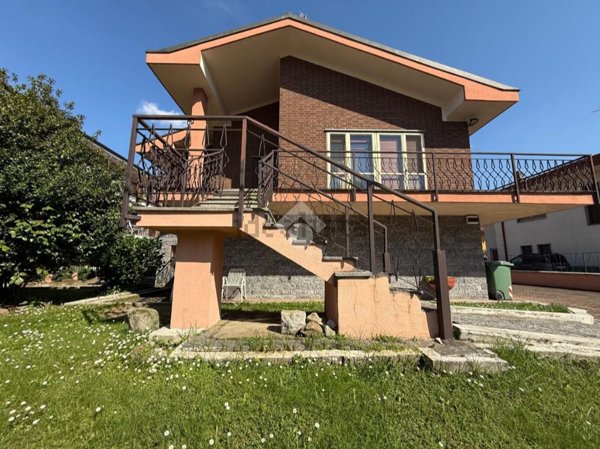 casa indipendente in vendita a Santhià