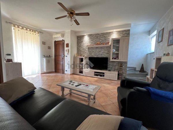 casa semindipendente in vendita a Santhià