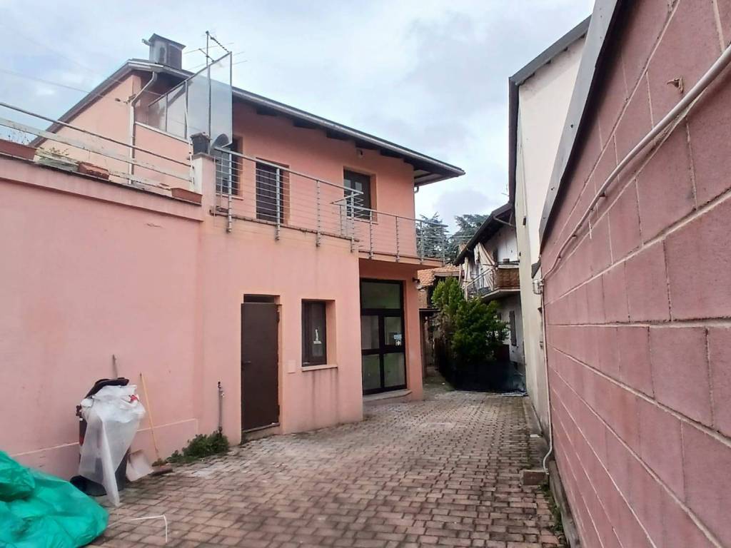 negozio in vendita a Santhià
