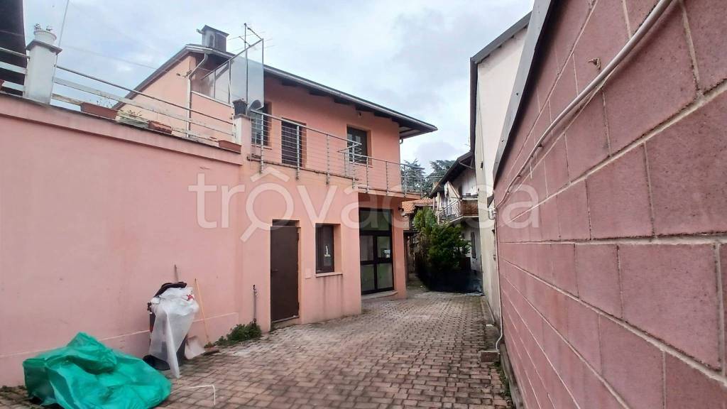 negozio in vendita a Santhià
