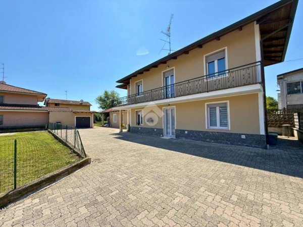 casa indipendente in vendita a Santhià