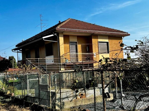 casa indipendente in vendita a Santhià