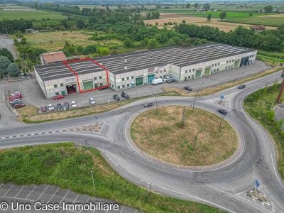 locale commerciale in vendita a Santhià