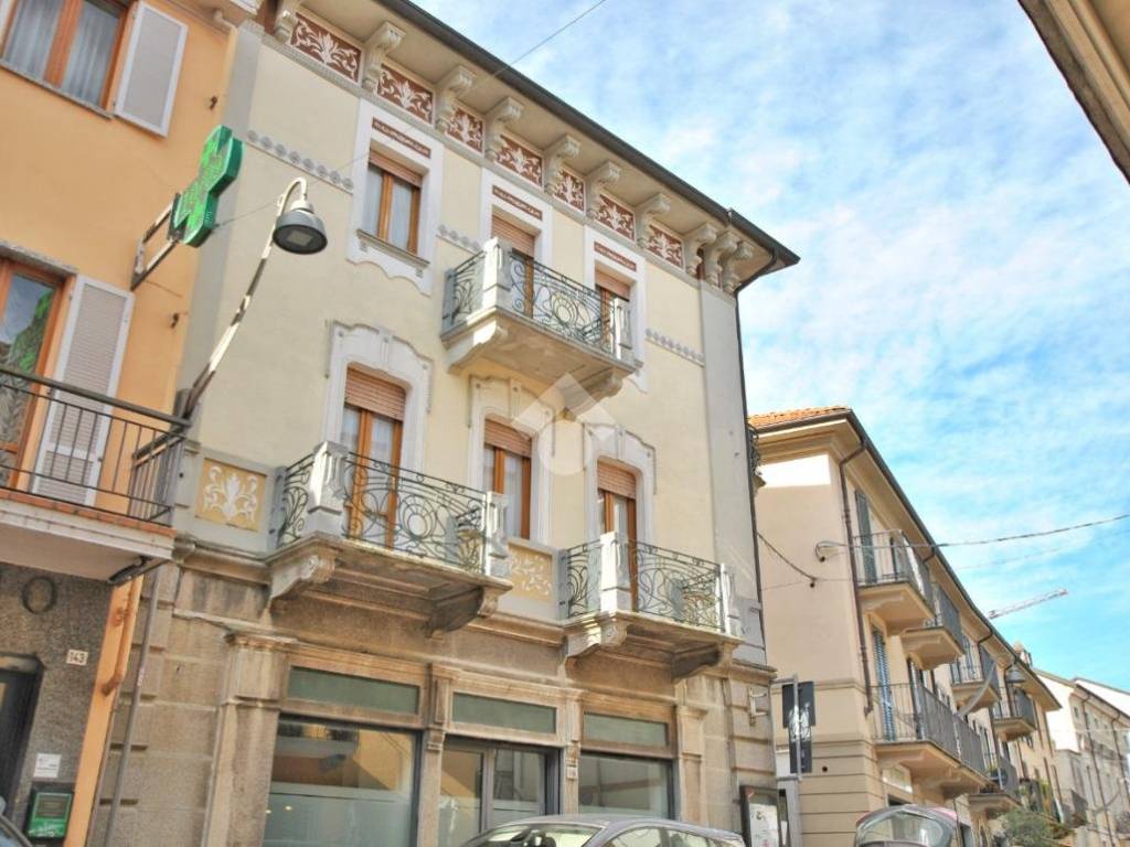 negozio in vendita a Santhià