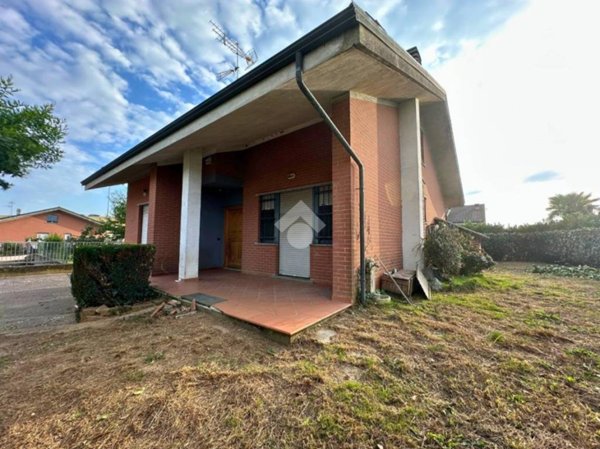 casa indipendente in vendita a Santhià