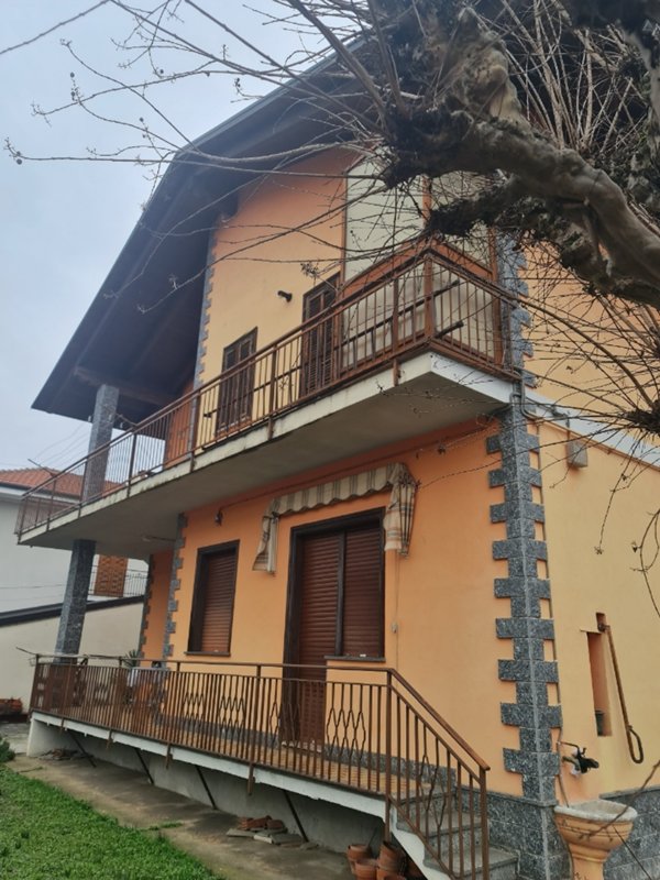 casa indipendente in vendita a Santhià