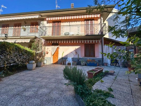 casa indipendente in vendita a Santhià