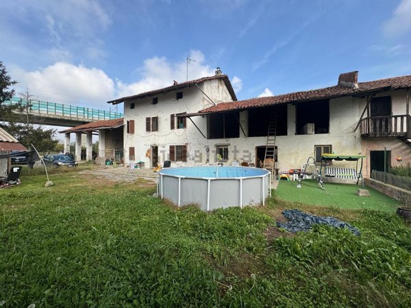 appartamento in vendita a Santhià in zona Bosafarinera Vettignè